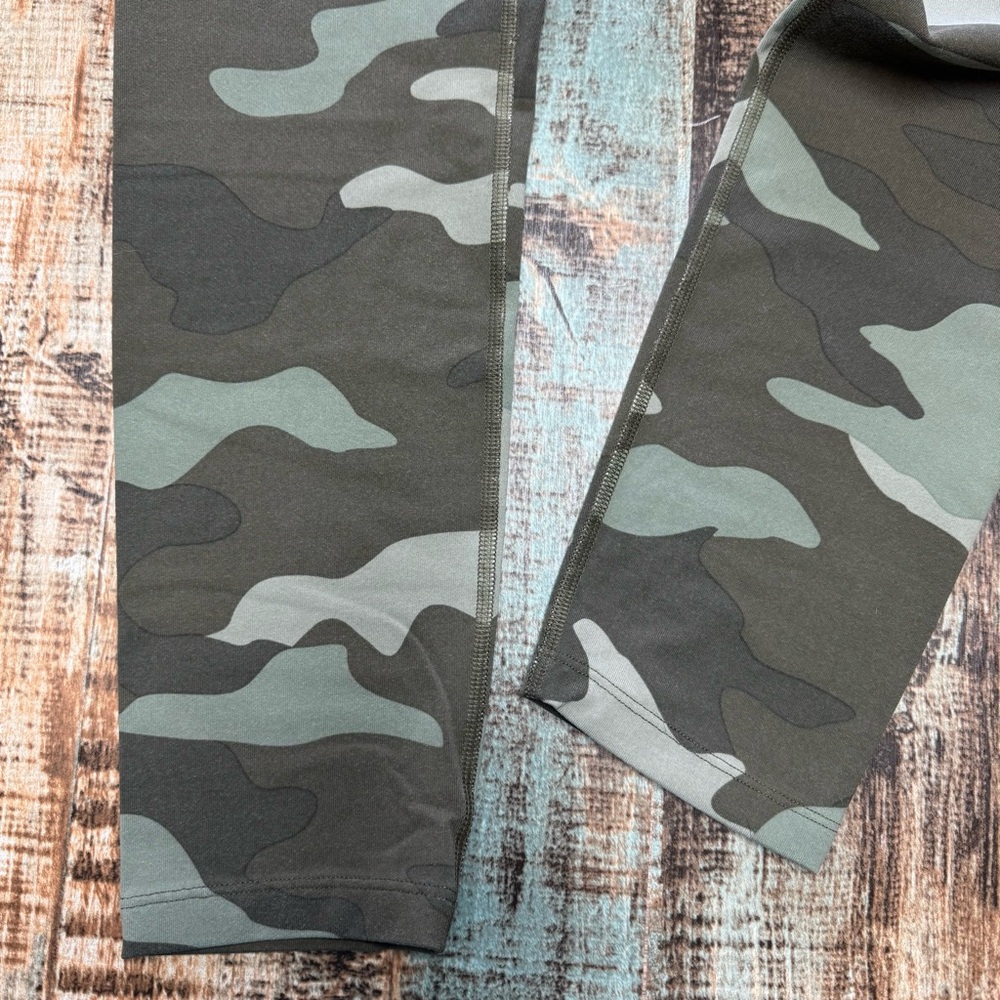 Women’s PINK Victoria Secret ULTIMATE Camouflage Leggings | #K9 - Picture 6 of 9